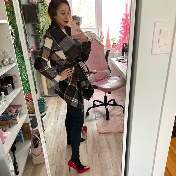 Meet your Posher, Megan - Picture 9 of 16